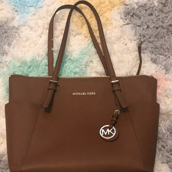 Michael Kors purse - Picture 1 of 5